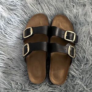 Universal Thread Sandals